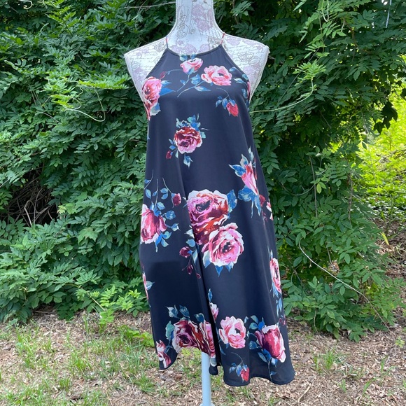 Everly Floral Halter Dress Size M - Picture 10 of 11